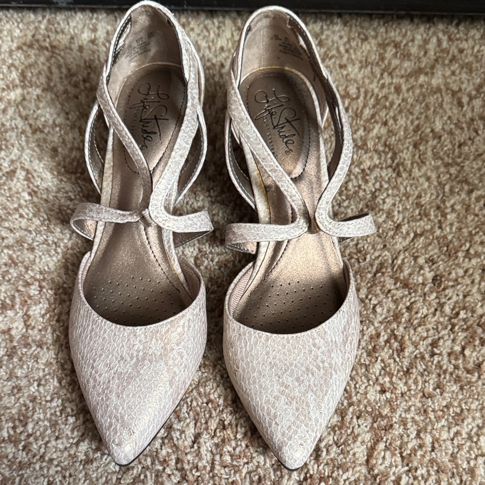 Life Stride Cream Textured Heels